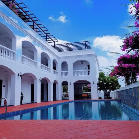 Queen Thanbula Hotel Bagan Отели рядом с достопримечательностью «Ньян У»