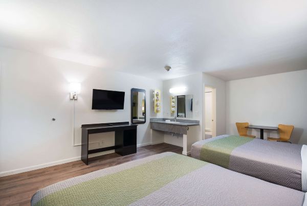 Motel 6 Burlington, WA