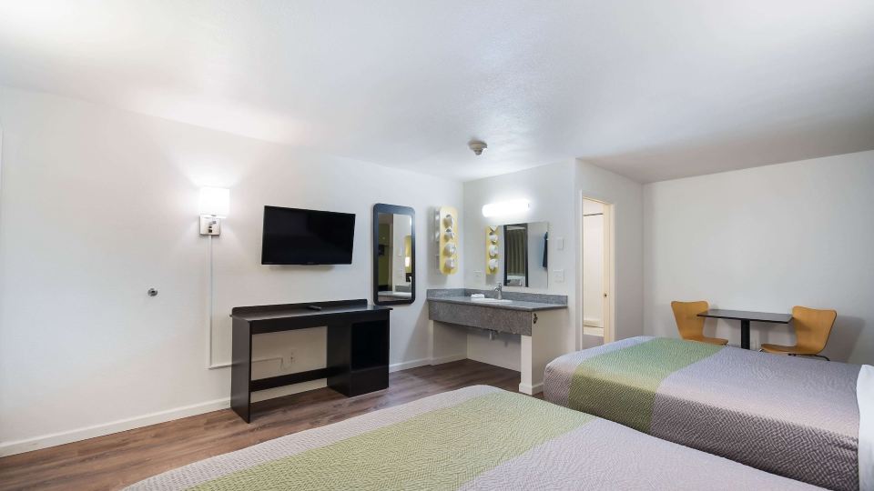 Motel 6 Burlington, WA