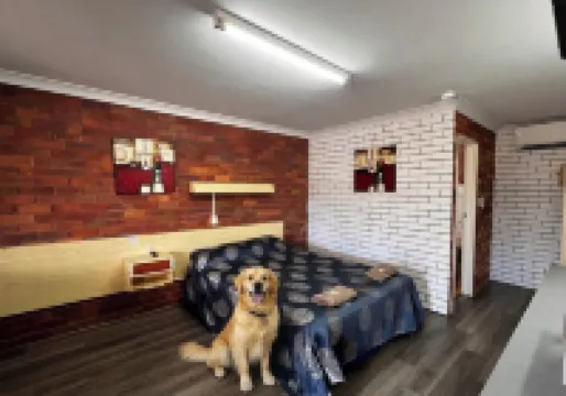 格倫因尼斯汽車旅館