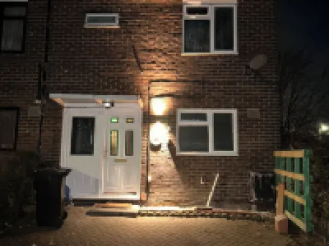 Charming 4-bedroom House Rental in Basildon, UK فنادق في بازيلدون