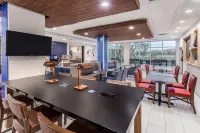 Holiday Inn Express & Suites HAMMOND by IHG - Gym
