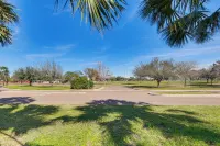 Cozy House by Zinnia Park! Family Home in Mcallen