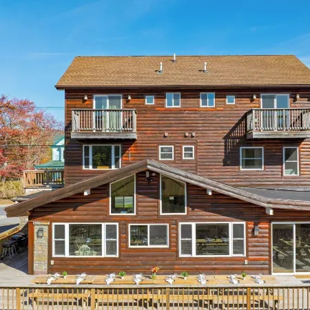 Mins to Hunter Mountain Sleeps 36 Pool, Spa, Games & Bar Cozy Peaks Lodge by Avantstay