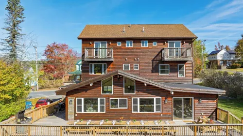 Mins to Hunter Mountain Sleeps 36 Pool, Spa, Games & Bar Cozy Peaks Lodge by Avantstay - 民宿