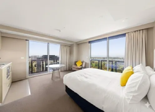 Minton Apartments Hotels near St. Kilda Road