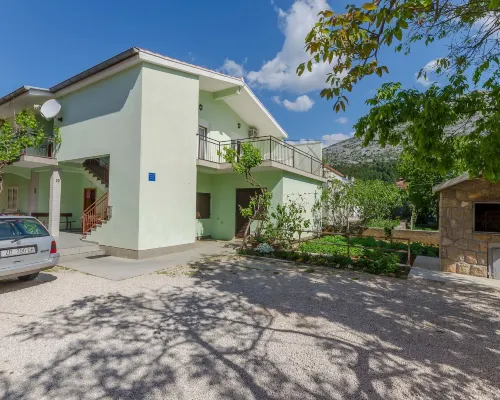 Apartments Sklopina Hotels in Starigrad