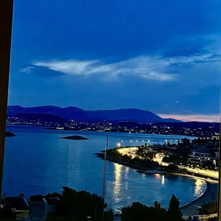 Luxurious 2-Bed Sea-Side Apartment in Saronida