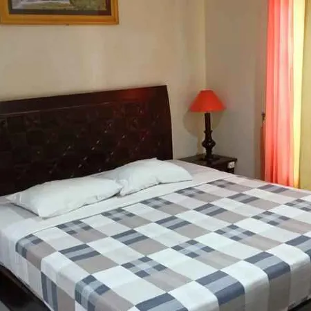 Hotel Abdul Rahman Отели в г. Мадиун