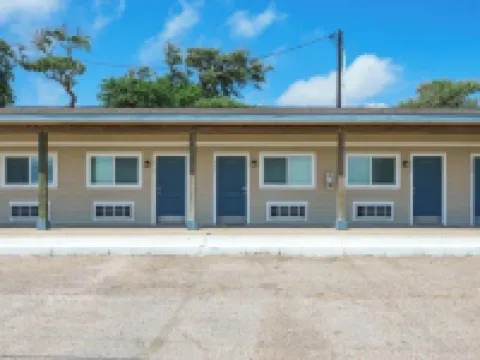 Waterfront Views in Rockport–FultonStay at Our Charming Motel Room. Hotels in Fulton