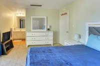 Pool Access! UF + Game Day Base in Gainesville - Condos