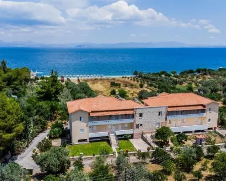 Manto Studios Hotels in Tiros