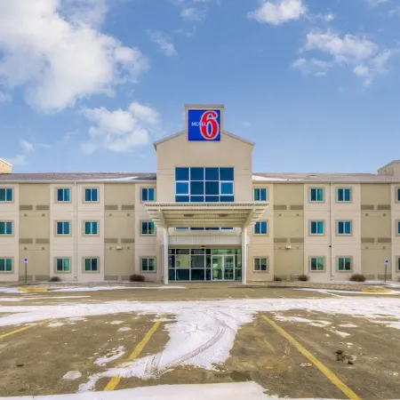 Super 8 by Wyndham Estevan