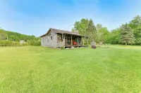 10-Acre Kingston Getaway Sauna and Fire Pit - WiFi