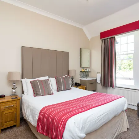 The Lawn Guest House Gatwick