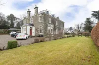 OYO Ashlea Manor - parking