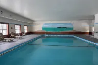 Super 8 by Wyndham Iron Mountain - Pools