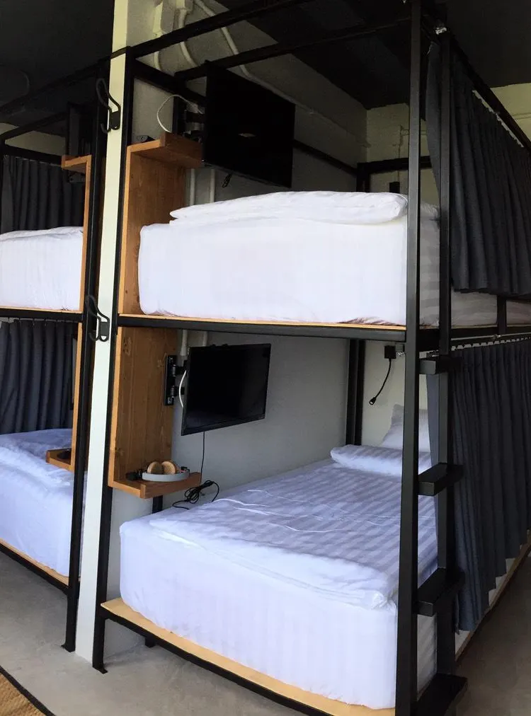 ห้องพัก 12 เตียงพร้อมห้องน้ำส่วนตัว