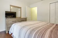 11 Mi to Savannah! Suburban Home w/ Spacious Yard - Homestays