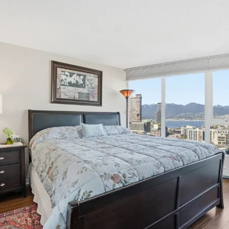 Luxury Downtown Ocean+Mountain views A/C Comfort Pool / hot tub/ sauna/ gym