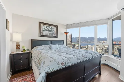 Luxury Downtown Ocean+Mountain views A/C Comfort Pool / hot tub/ sauna/ gym