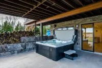 Devlok- Mystique Mansion 7 BR-sleep 16 Kawartha