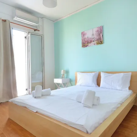 A cute & comfortable 2 bedroom apartment