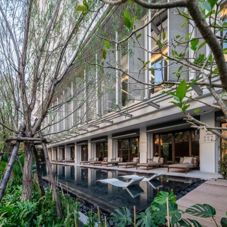 Maison Hotel Bangkok Отели рядом с достопримечательностью «Станция надземного метро Phloen Chit»