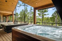 New Lux Cabin! 5500sf / GolfSim / MoviTheatr / HotTub / 4KingStes / Gym&Billiard