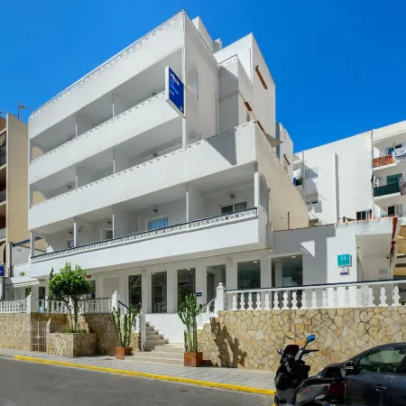 Hotel Vibra Lei Ibiza - Adults Only Отели рядом с достопримечательностью «Порт Ивисы»