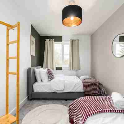 Perfect Booking 3 Bed Spacious Parking Rooms