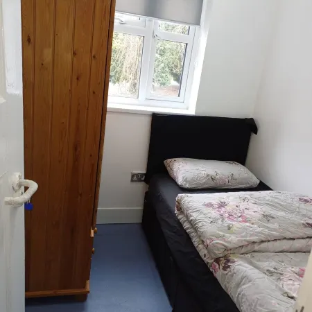 Single Room in CV6 4DF near CBS Arena and M6