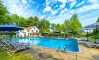 Avon Old Farms Hotel - Pools