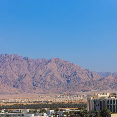 Mamad - Bright Eilat Escape with Balcony n Pool