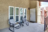 1 Mi to Unlv & Strip! Modern Vegas Condo - Homestays
