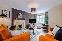 Spacious Modern 4 Bed in Northwich Free Parking - Wi-Fi