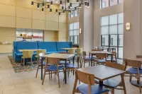 Hampton Inn & Suites Cincinnati/Uptown-University Area - breakfast