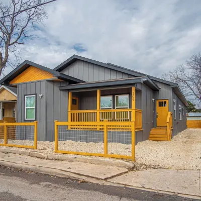Blissful 5BR3BA Haven Near Riverwalk Downtown Hotels near Normoyle Park