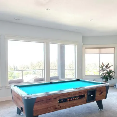 Legal Lakeview 2-bed 2-bath Entire Suite