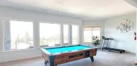 Legal Lakeview 2-bed 2-bath Entire Suite - Bungalows