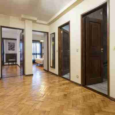 RE2 in Oporto With 5 Bedrooms and 3 Bathrooms Others