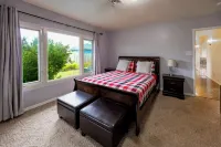 Steps to Beach! Pet Friendly. - 4-Star
