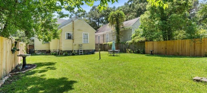 Pet-Friendly Cottage, Walk to Downtown Entertainment & Parades! Hotels in Mobile County