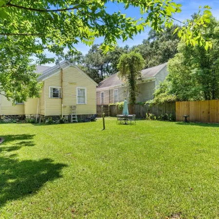 Pet-Friendly Cottage, Walk to Downtown Entertainment & Parades!