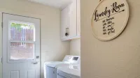 ザ J's ネスト コテージ バイ Avantstay キャニオン ビューズ + BBQ パソ ロブレス ワイン カントリー - キッチン