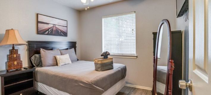 10 Min to Everything! Charming 3Br in Prime Frisco Hotels in Frisco