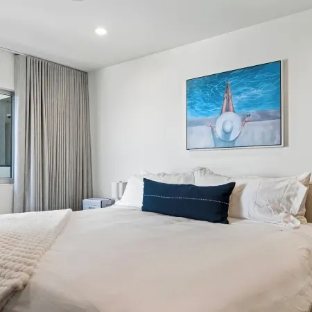 Carbon & Coast by Avantstay Beachfront 2BR + Shared Pool & Spa On the Sand