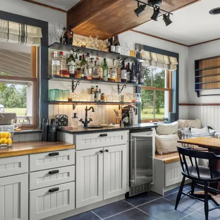 Farmhouse at Leeds by Avantstay Walled Garden + Soaking Tub + Private Barn Near Hudson