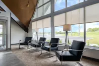 Wingate by Wyndham Geneva at Spire Academy - Gym