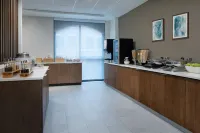 SpringHill Suites Dallas Downtown/West End - breakfast